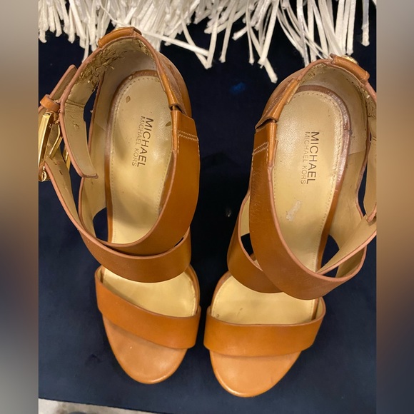 Heels - Picture 2 of 3